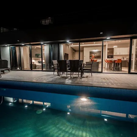 Luxurious Penthouse & Swimming Pool *