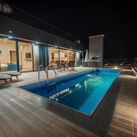 Luxurious Penthouse & Swimming Pool Nikozja