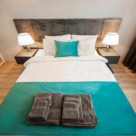Luxurious Penthouse & Swimming Pool Nikozja