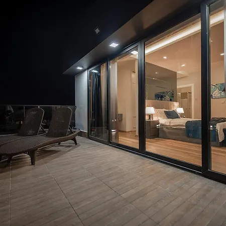 Luxurious Penthouse & Swimming Pool Apartament *