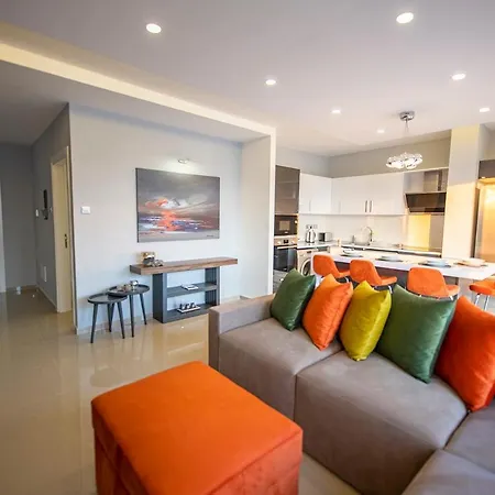 Luxurious Penthouse & Swimming Pool Nikozja