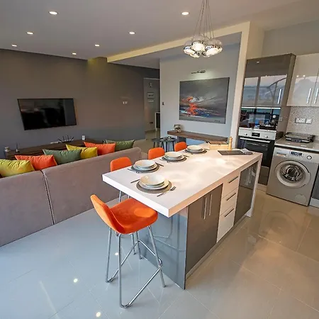 Luxurious Penthouse & Swimming Pool Apartament *